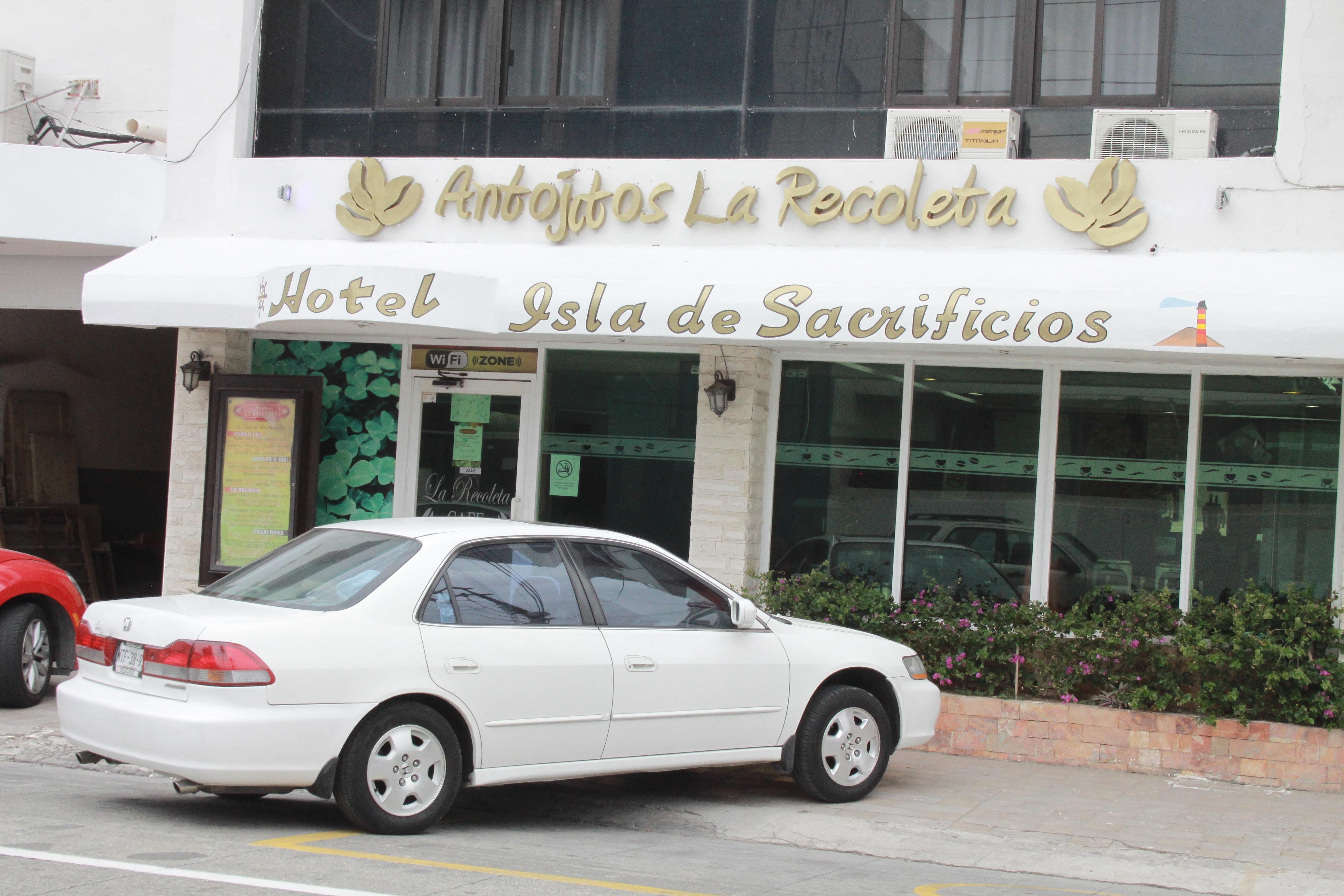 Isla De Sacrificio Hotel 2*